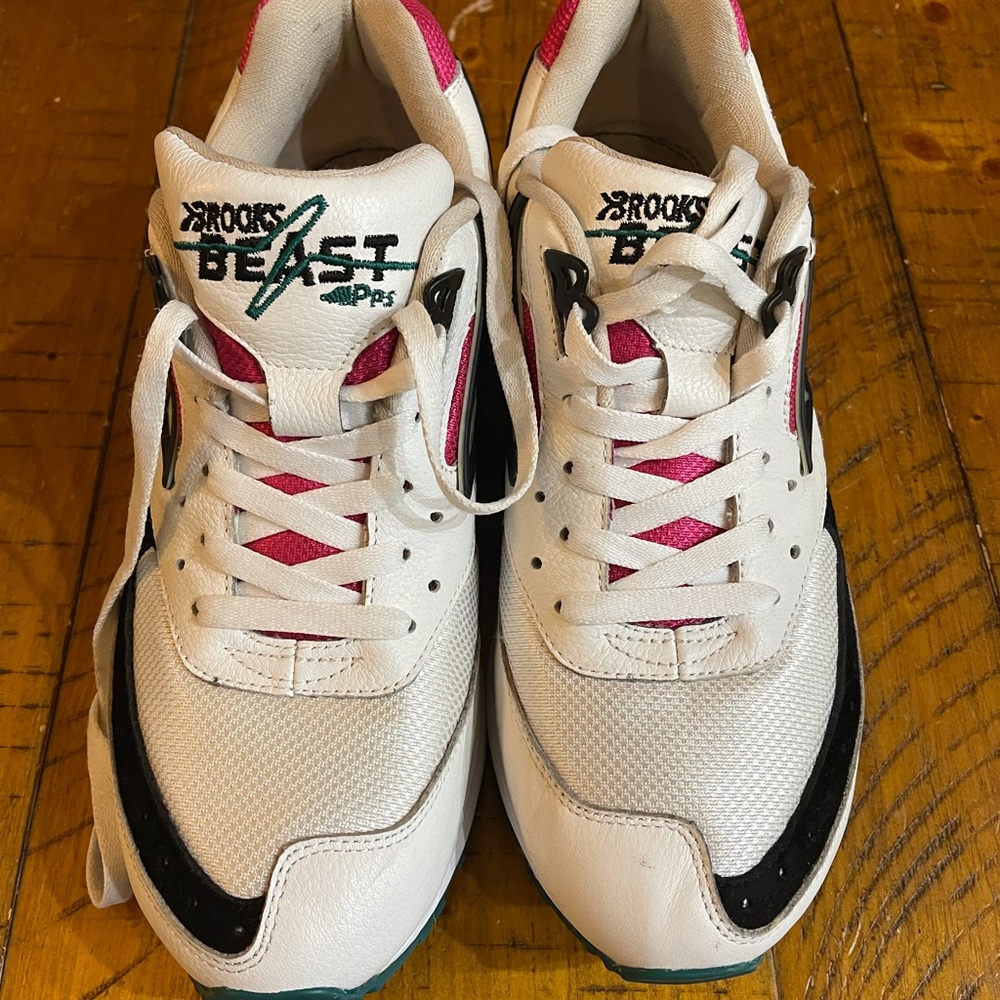 Brooks Beast running shoe 10.5 men
